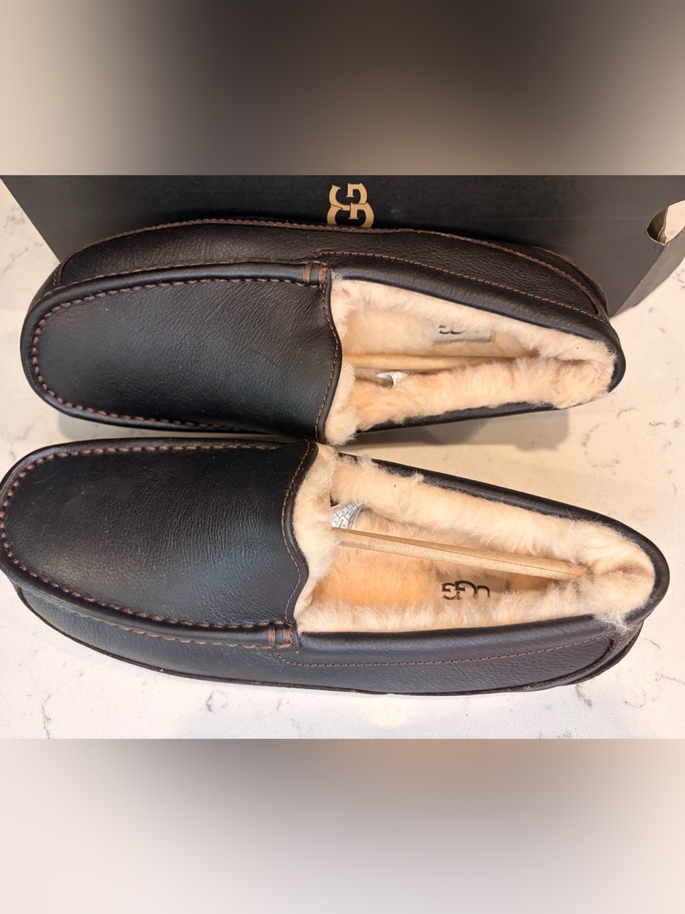New in Box UGG Men’s Black Ascot Leather Slippers- Size 9